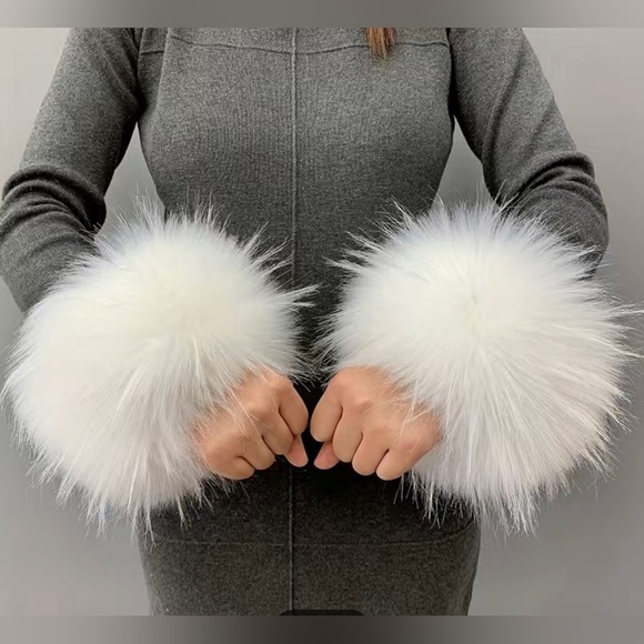 Accessories - Fluffy Wrist Warmer